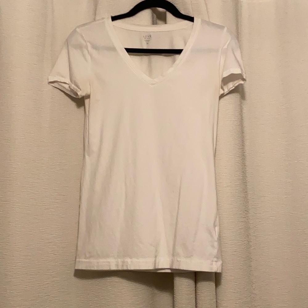V-neck Gap white tee
